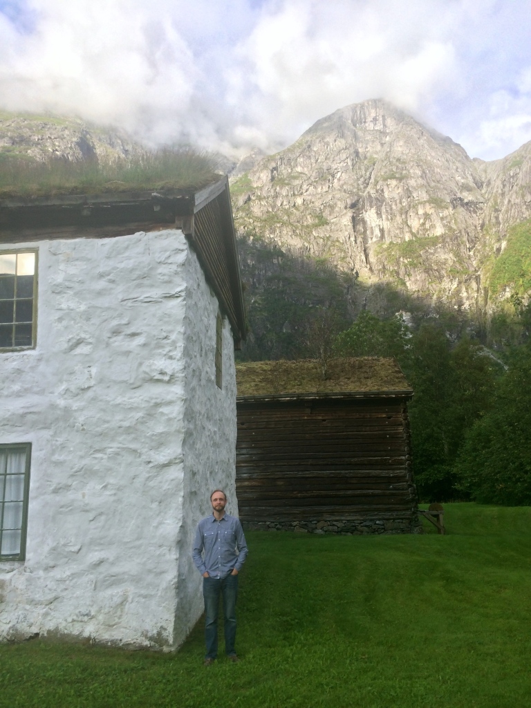 This is the house where Greg's great great grandfather Knut was raised. We wondered today whatever made him want to leave such a picturesque homeland. 